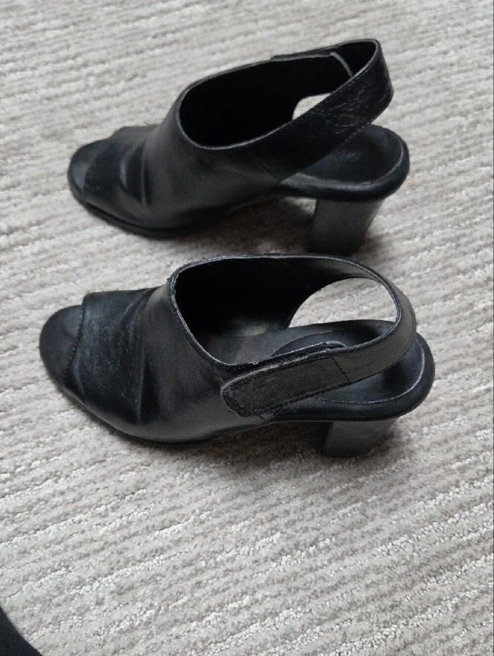 AEROSOLES classic black